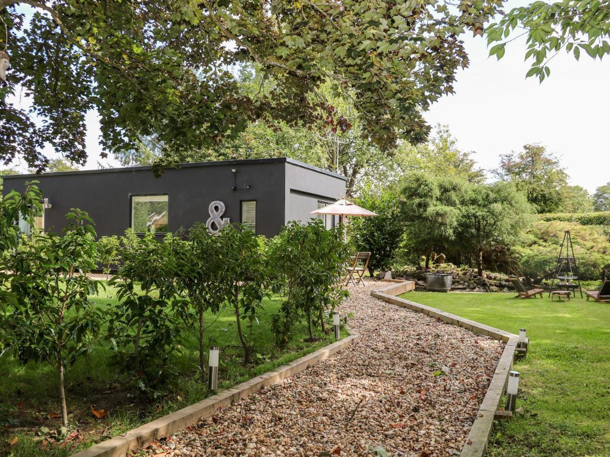 Kub House Villa Tring Buitenkant foto